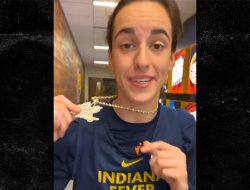 Caitlin Clark Gets Diamond ’22’ Chain