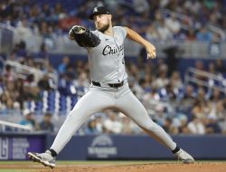 In first game since firing manager, White Sox take on Cubs