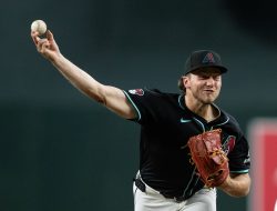 Hot-hitting D-backs seek to continue surge vs. last-place Rockies