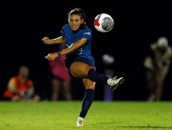 Red Stars sign rookie Hannah Anderson to 3-year extension