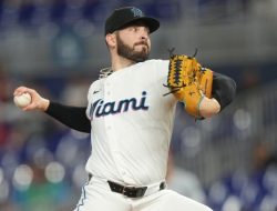 Phillies claim RHP Kyle Tyler from Marlins