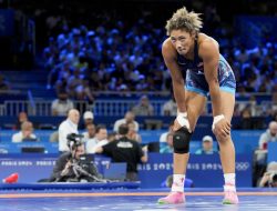 Japan takes 2 wrestling golds; American Kennedy Blades wins silver