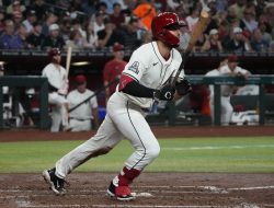 D-backs post 18 hits in Merrill Kelly’s return, pound Phillies