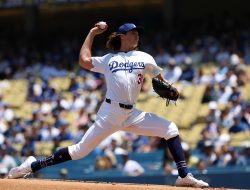 Dodgers outlast Pirates in 10 innings to finish sweep