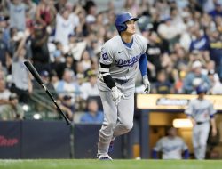 Dodgers pound four home runs, pummel Brewers