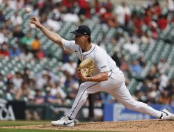 Javier Baez powers Tigers to sweep of Mariners