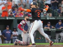 Zach Elfin remains unbeaten for O’s with win over Red Sox