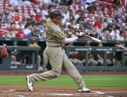 Padres edge Cardinals for 4th win in 5 games
