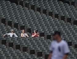 Rangers dump White Sox to complete fastest suspended game ever