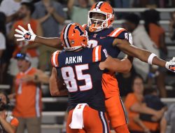Luke Altmyer, Illinois have no trouble with Eastern Illinois