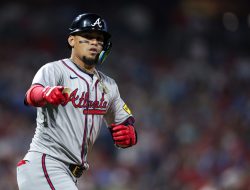 Orlando Arcia, Braves bid to battle boo birds in Philly