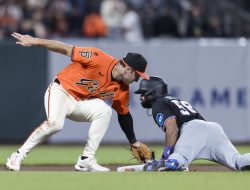 Matt Chapman’s 3-run double lifts Giants over Marlins