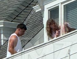 Taylor Swift and Travis Kelce Relaxing at Rhode Island Beach House