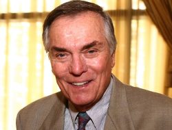 Peter Marshall, ‘Hollywood Squares’ Host, Dead at 98