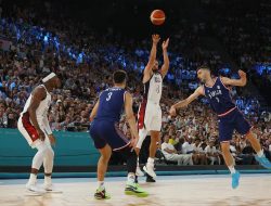 Steph Curry’s 36 sparks Team USA to second-half rally past Serbia