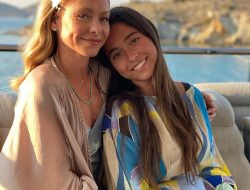 Kelly Ripa Reacts to Daughter Lola Consuelos Posting Topless Photo