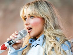 Sabrina Carpenter Freaks Out On Stage During Pyrotechnics Display