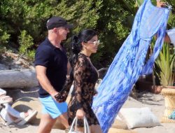 Jeff Bezos and Lauren Sanchez Hit Up by Sun Dress Merchant in Sardinia