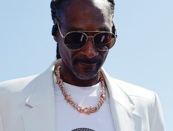 Snoop Dogg Drops It Like It’s Hot at Olympics Closing Ceremony