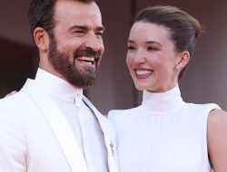 Justin Theroux, Nicole Brydon Bloom Are Engaged: See Her Stunning Ring