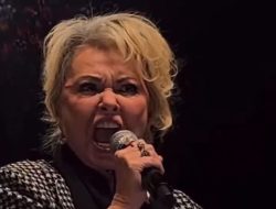 Roseanne Barr Screams Election Conspiracy Theories at Tucker Carlson Event