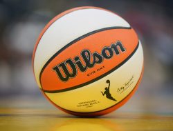 Skylar Diggins-Smith’s late free throws lift Storm past Wings, 83-81