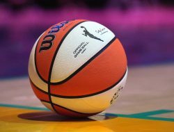 Storm blow big lead, still come away with win vs. Sparks