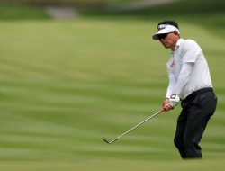 Y.E. Yang beats Bernhard Langer in playoff to win Ascension