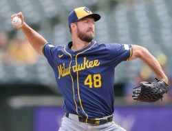 Starters hope for bigger workload as Brewers visit Giants