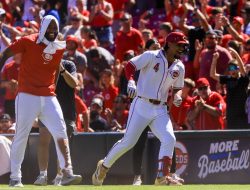 Santiago Espinal delivers for Reds over Brewers in 11 innings