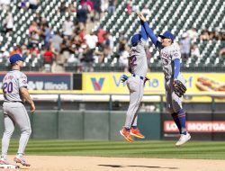 Back home after successful trip, Mets battle Red Sox