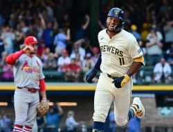 Brewers looking to continue power surge as they host Cardinals