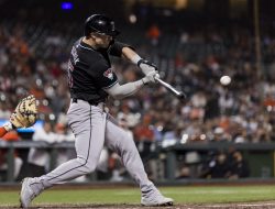 Randal Grichuk belts 2 HRs as Diamondbacks beat Giants