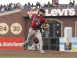 Zac Gallen exits no-hit bid as D-backs down Giants