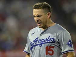 Dodgers place C Austin Barnes (fractured toe) on IL