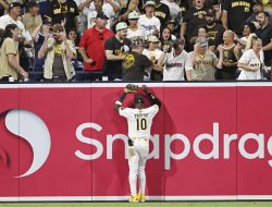 After crushing loss, Padres look to regroup vs. Giants