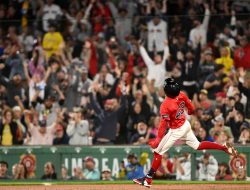 Red Sox looking for more offense as series with White Sox continues