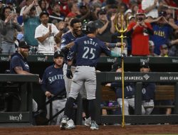 Mariners aim to keep offense churning in rematch vs. Cards