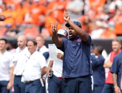No Victory Mondays: Patriots turn page, not hiding run-first plan