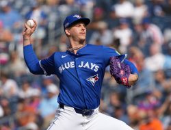 Mets spoil Bowden Francis’s no-hit bid, rally past Blue Jays