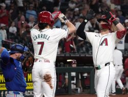 Diamondbacks hit five homers to rout Rangers