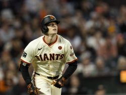 Mike Yastrzemski, Giants chase series win vs. Brewers