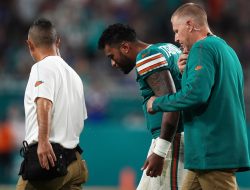 Reports: Dolphins placing QB Tua Tagovailoa on IR