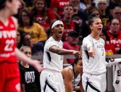 Aces fend off Fever to finish season sweep