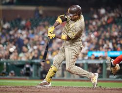 Padres seek to sweep Giants as Luis Arraez closes in on franchise record