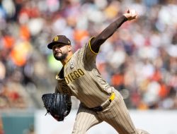 Padres edge Giants in 10th inning to complete sweep