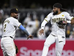 Padres ride hot streak into middle game vs. Astros
