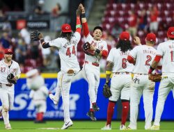 Reds aim to continue dimming Braves’ playoff hopes