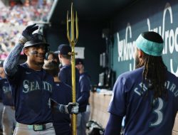 Julio Rodriguez, Mariners have wild card in focus in matchup vs. Rangers
