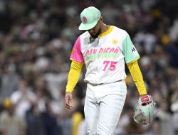 Padres suddenly shaky at closer ahead of encounter vs. White Sox